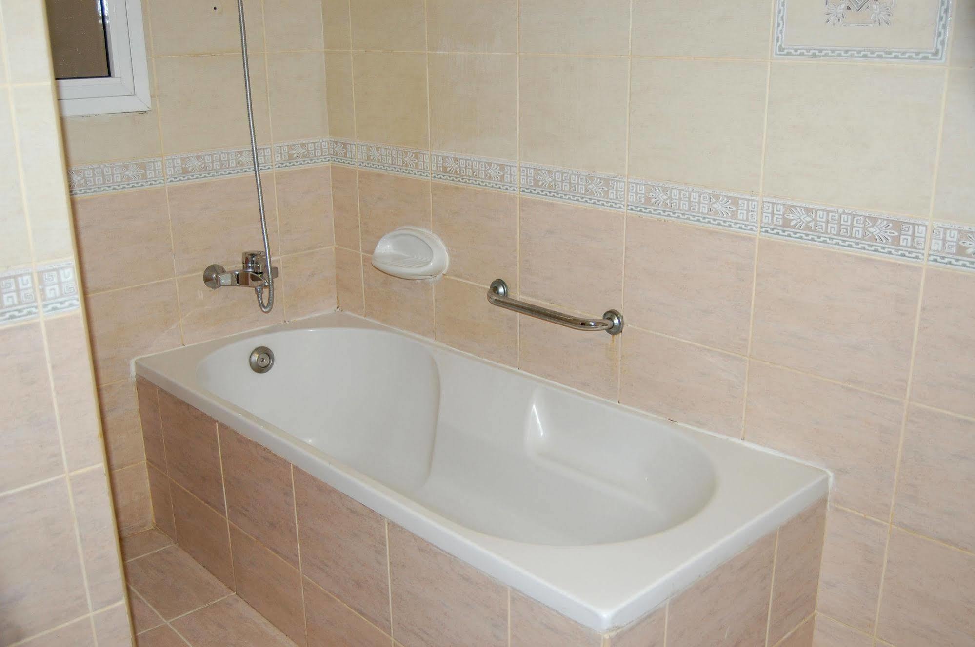 Al Ferdous Hotel Apartment Charjah Extérieur photo