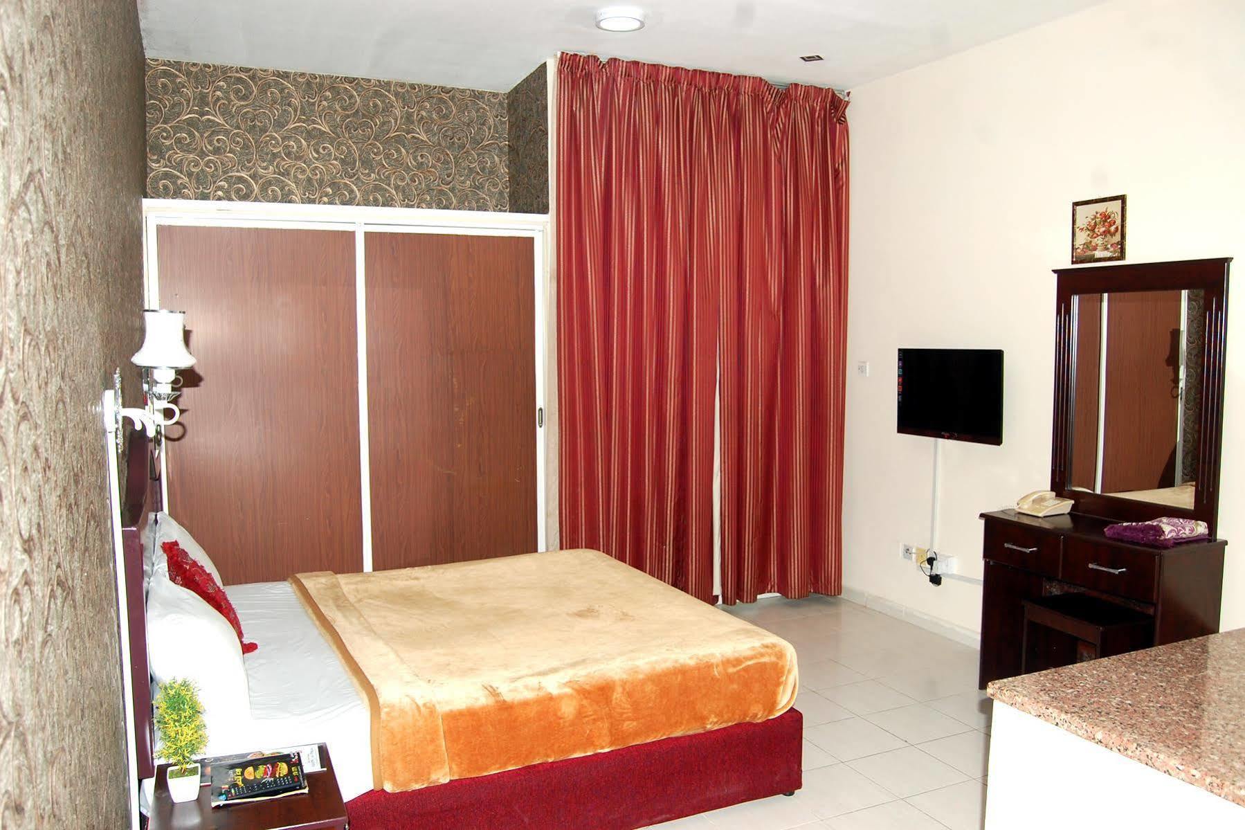 Al Ferdous Hotel Apartment Charjah Extérieur photo