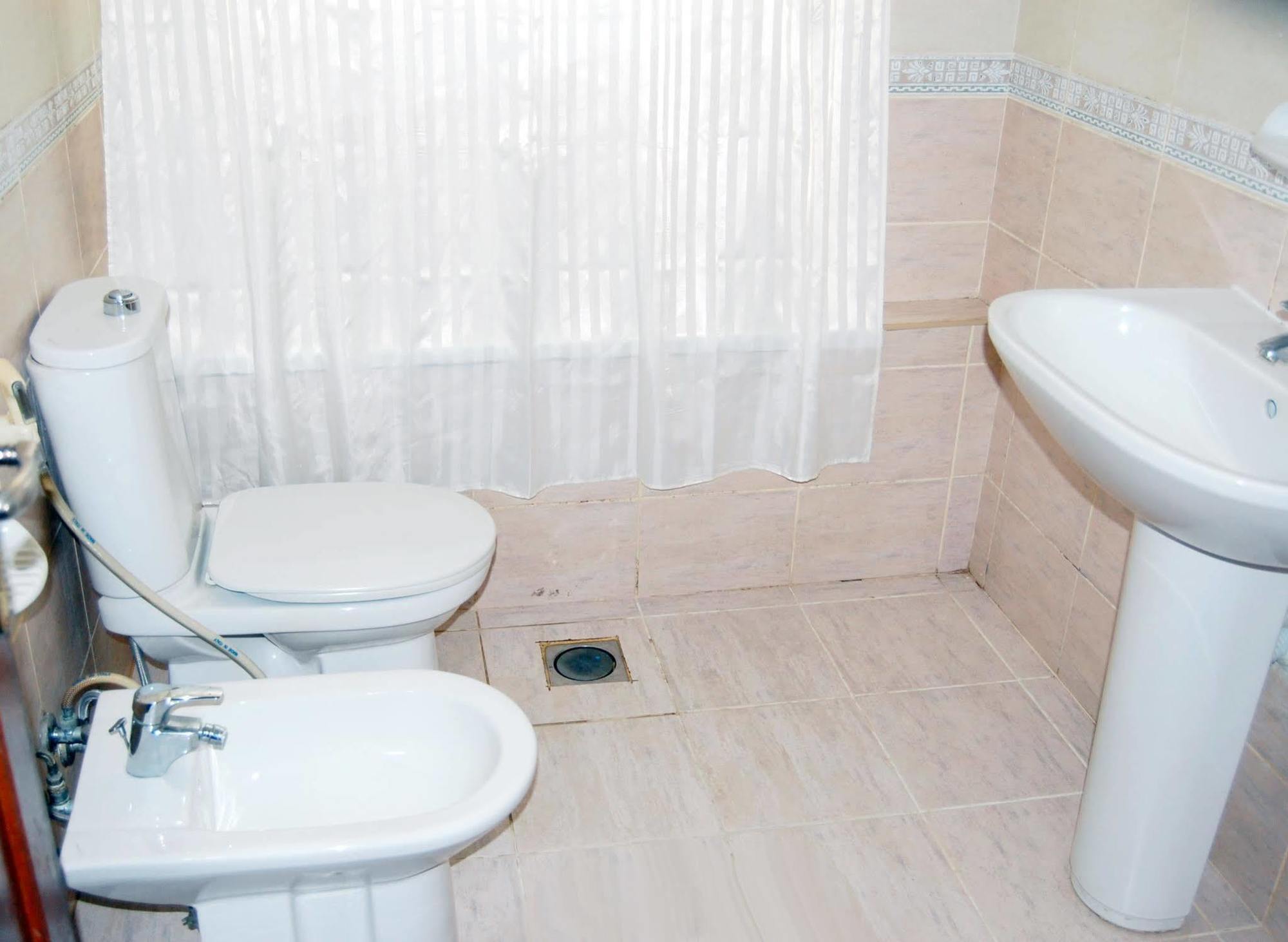 Al Ferdous Hotel Apartment Charjah Extérieur photo