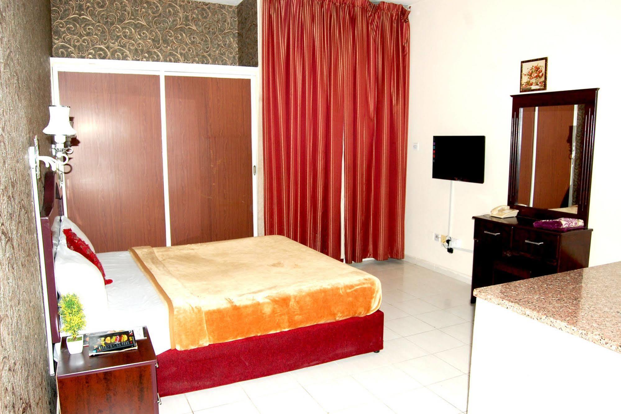 Al Ferdous Hotel Apartment Charjah Extérieur photo