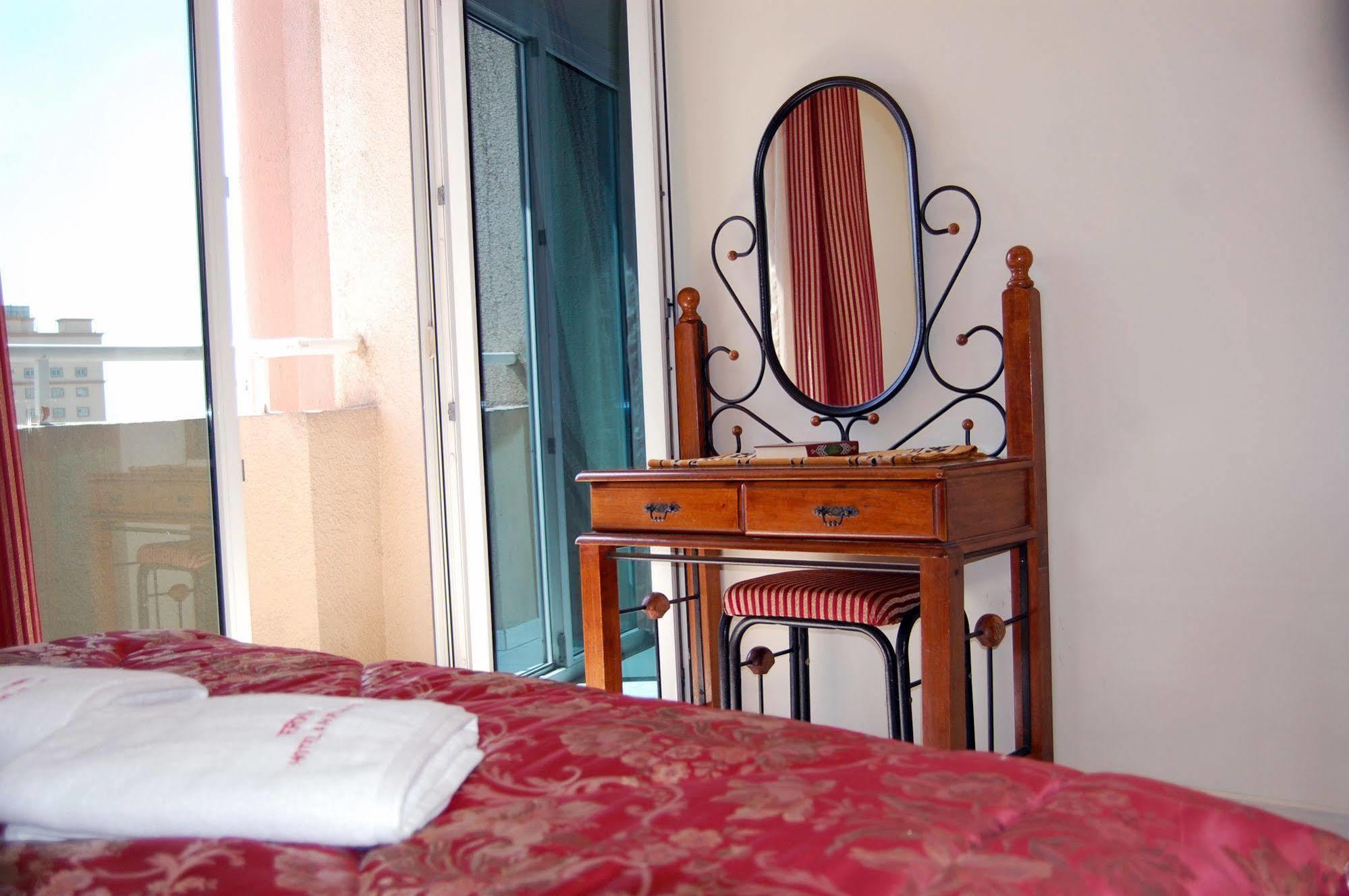 Al Ferdous Hotel Apartment Charjah Extérieur photo